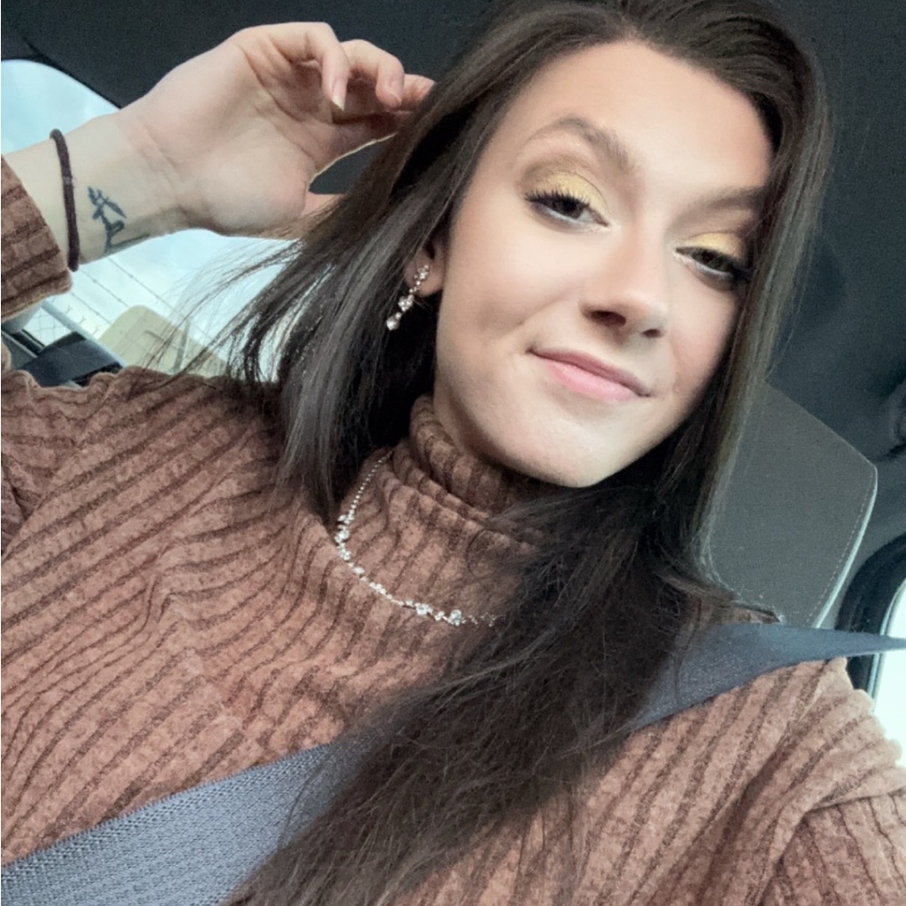 Meet your Posher, Caitlynn